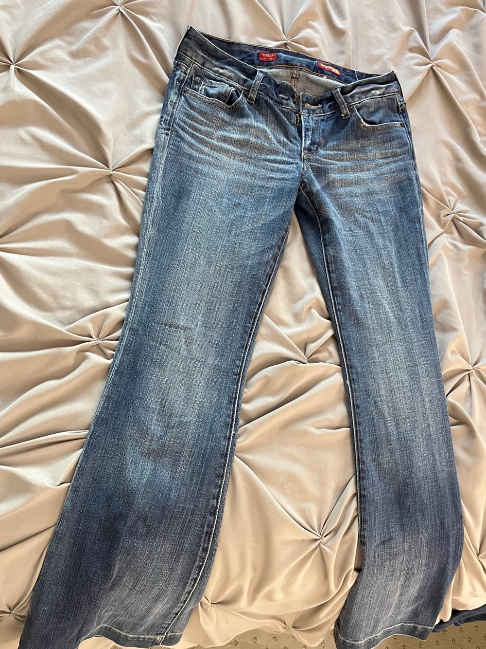 Express Women’s Blue Faded Straight-Leg Jeans